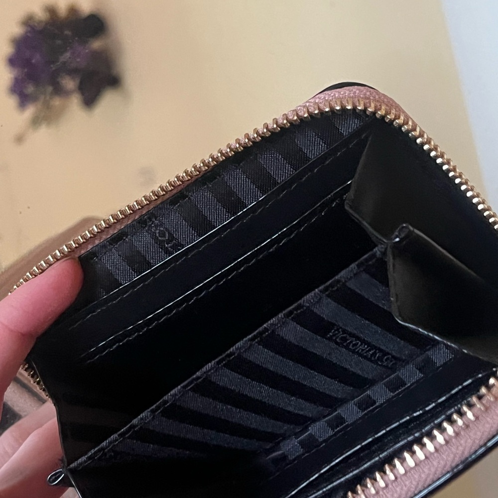 The Victoria Small Wallet Orchid Blush VICTORIA’S SECRET - Picture 5 of 7
